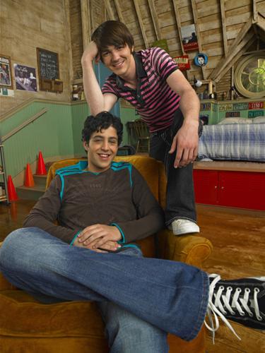 How+old+are+drake+and+josh+now